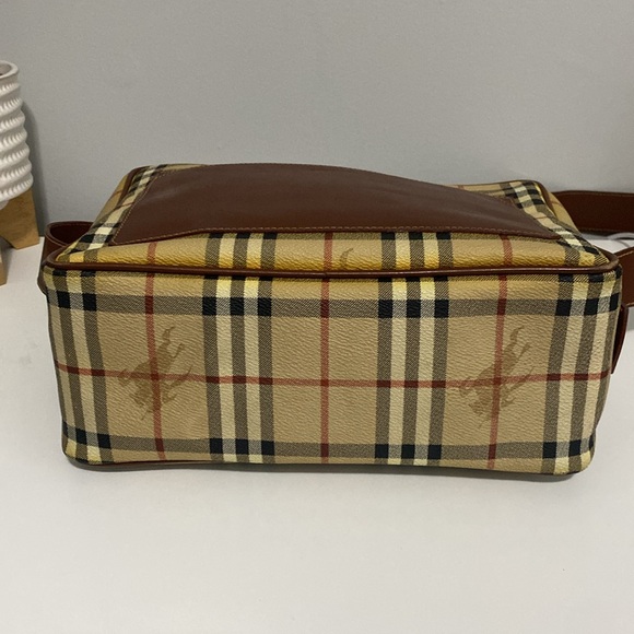 ⛔️ SOLD ⛔️ Burberry Brown and Tan Checkered Messenger Bag - Picture 7 of 14